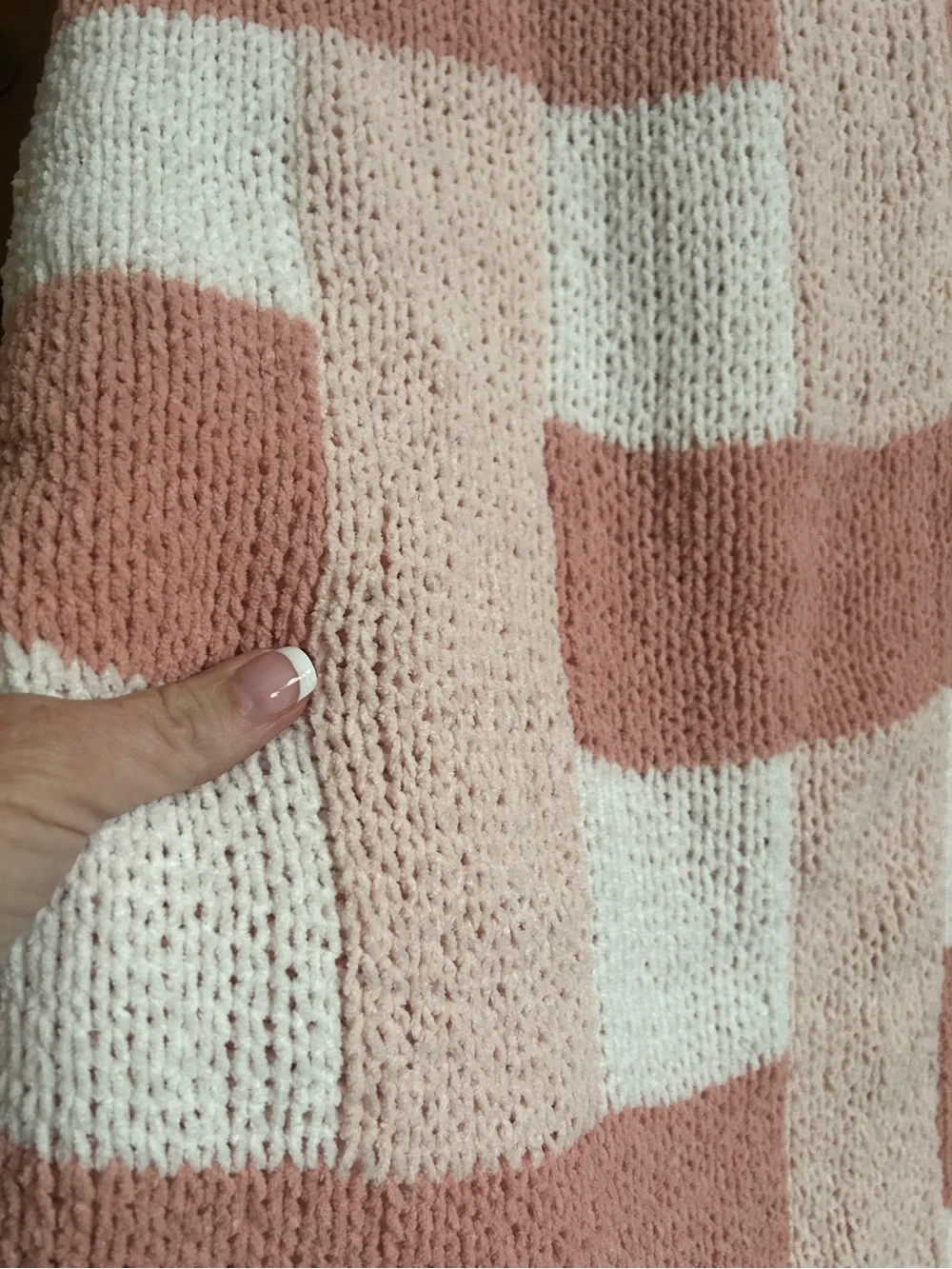 DKNY Pink and Cream Checker Knit Throw Blanket New With Tags